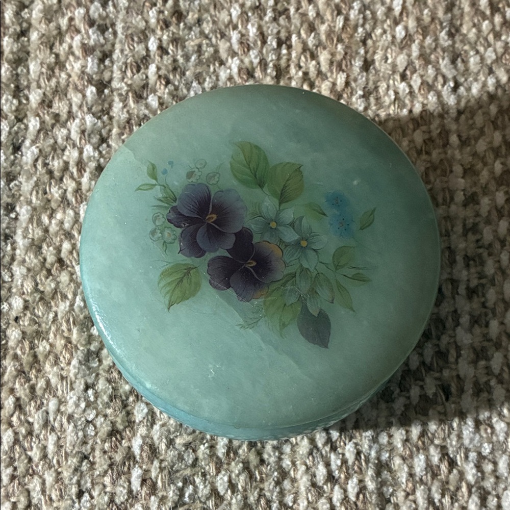 Round Floral Powder Box in Seafoam Green  ventige genuina